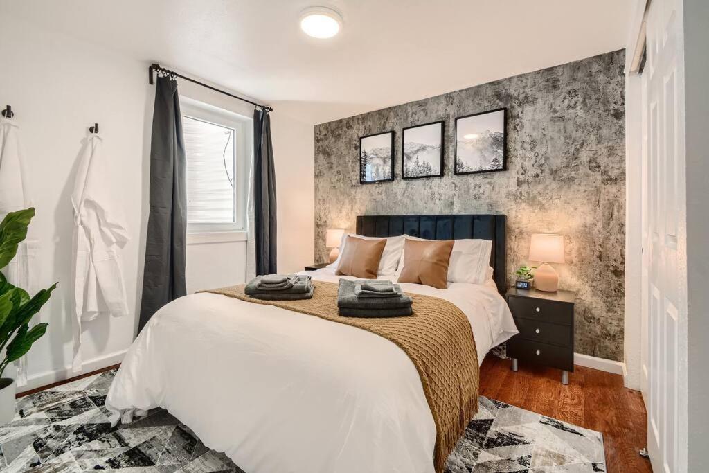 Adorable 2-Bedroom Modern Basement 덴버 외부 사진