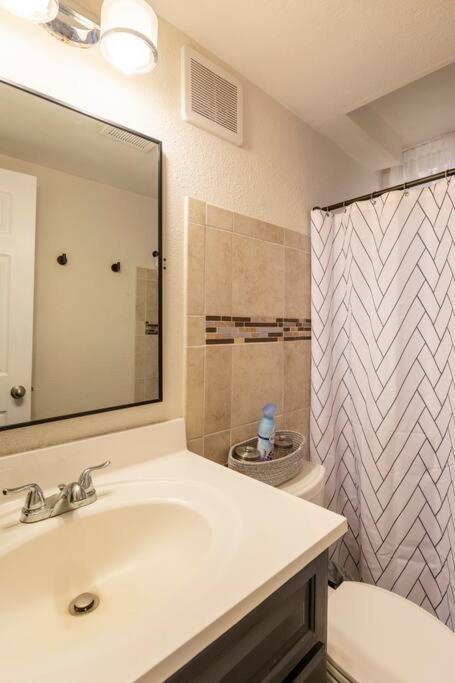 Adorable 2-Bedroom Modern Basement 덴버 외부 사진