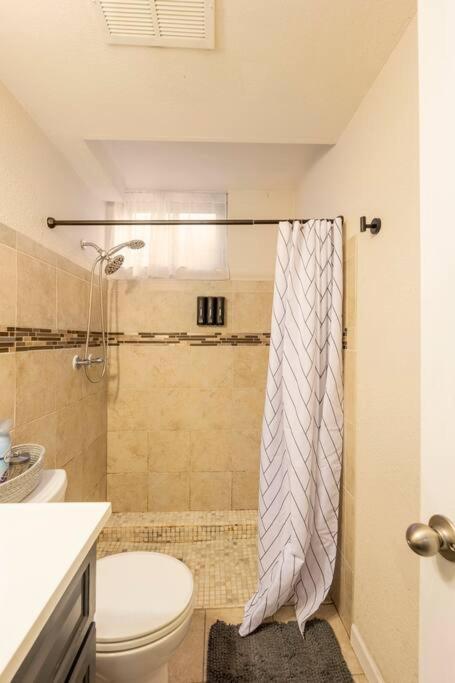 Adorable 2-Bedroom Modern Basement 덴버 외부 사진