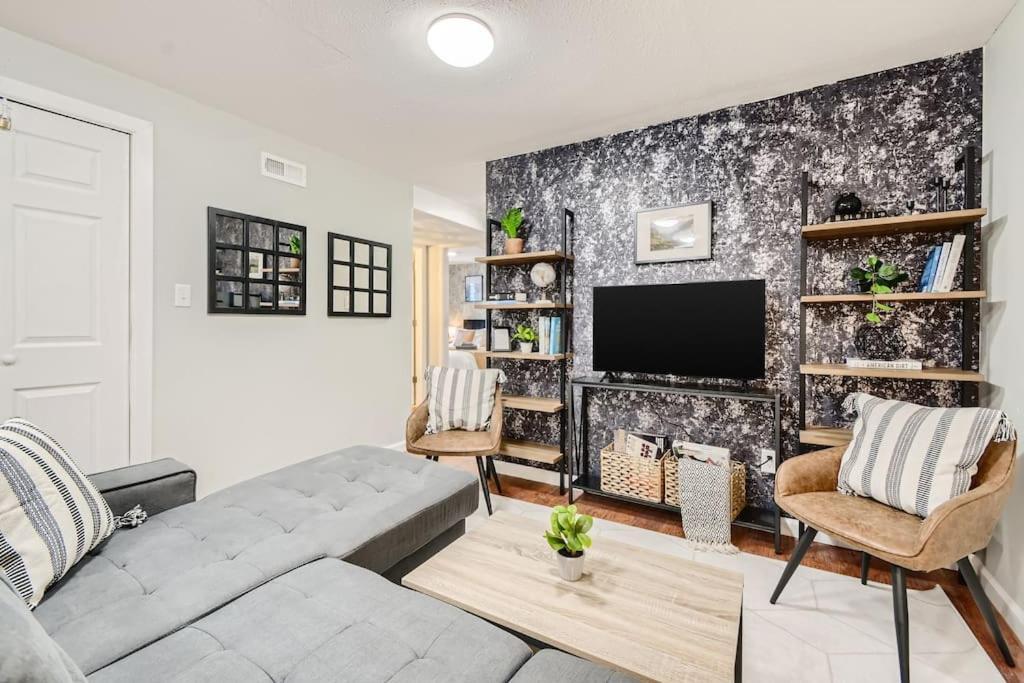 Adorable 2-Bedroom Modern Basement 덴버 외부 사진